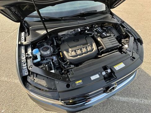 Used 2023 Volkswagen Tiguan SE R-Line image 32