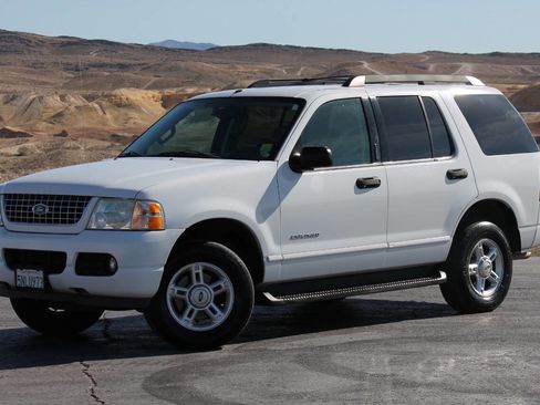 Used 2005 Ford Explorer Sport XLT image 3
