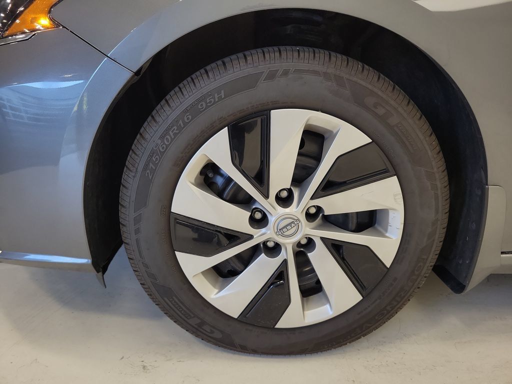Used 2024 Nissan Altima 2.5 S FWD image 8