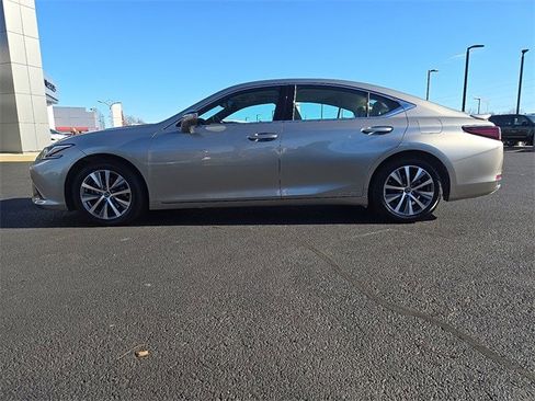 Certified 2020 Lexus ES 300h w/ Premium Package image 6