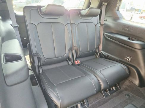 Used 2025 Jeep Grand Cherokee L Limited w/ Luxury Tech Group II AWD/4WD image 16