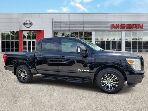 Used 2022 Nissan Titan SV w/ SV Convenience Package AWD/4WD image 10