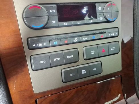 Used 2012 Lincoln Navigator 4WD image 27