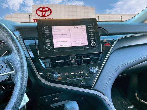 Used 2022 Toyota Camry LE image 6