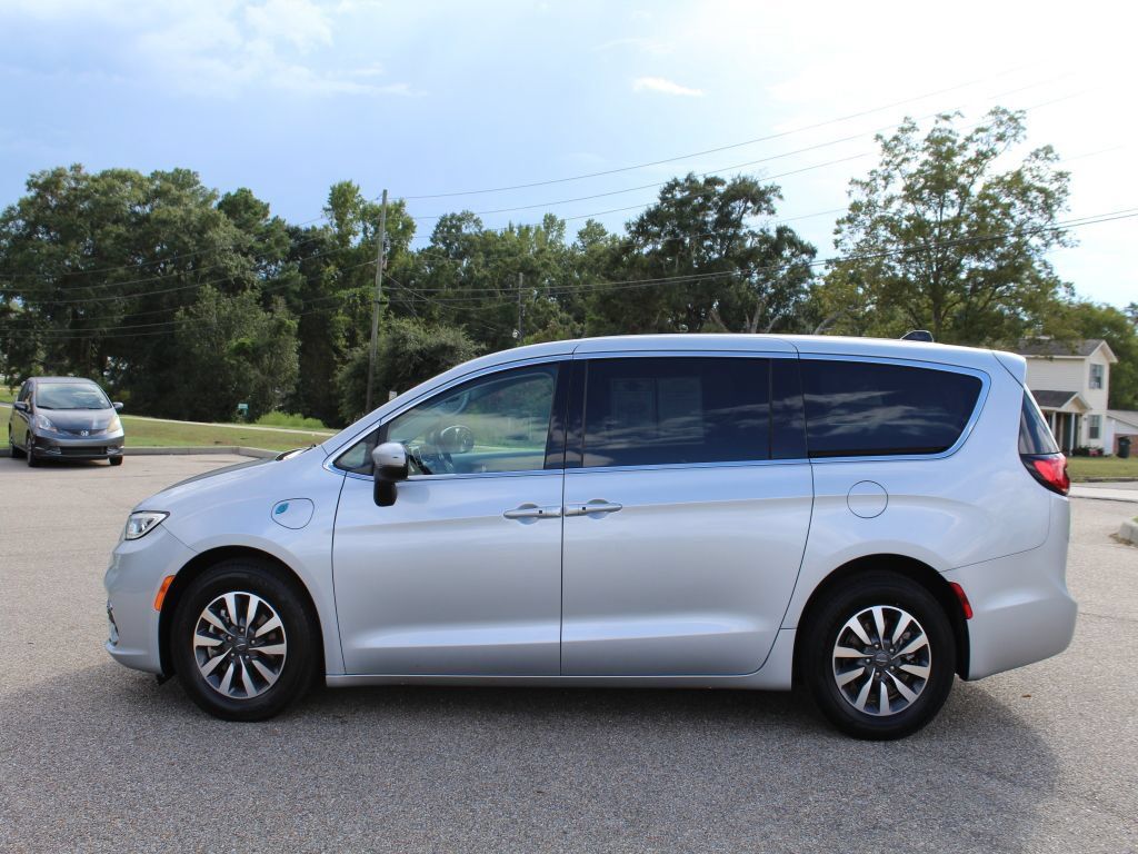 Used 2023 Chrysler Pacifica Touring-L FWD image 10
