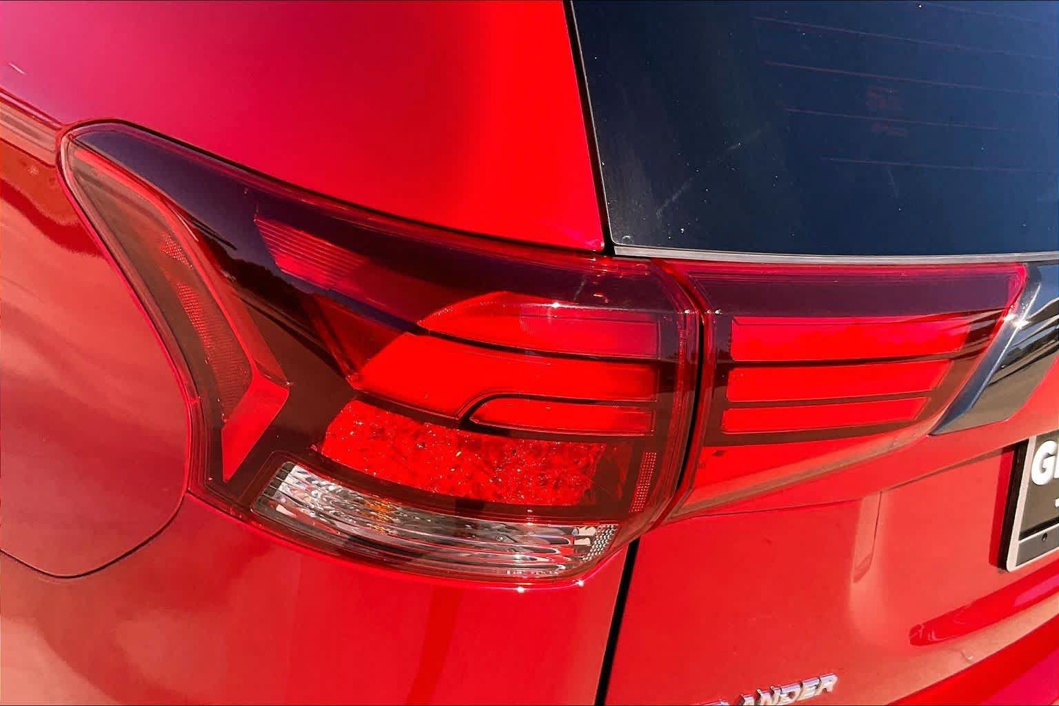 Used 2020 Mitsubishi Outlander LE FWD image 28