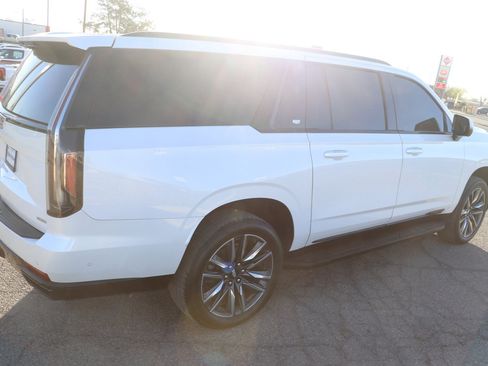 Used 2023 Cadillac Escalade ESV Sport Platinum image 7