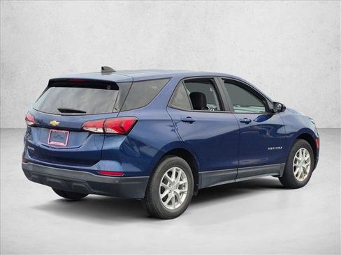 Used 2023 Chevrolet Equinox LS w/ LS Convenience Package FWD image 5