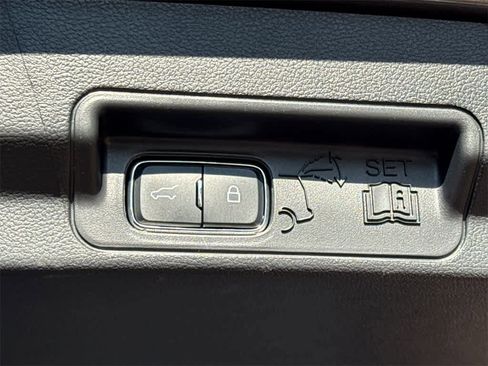 Used 2025 Ford Explorer Platinum w/ Ultimate Package image 17