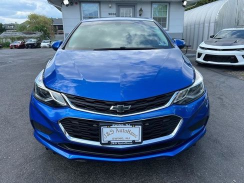 Used 2018 Chevrolet Cruze LT w/ Convenience Package FWD image 2
