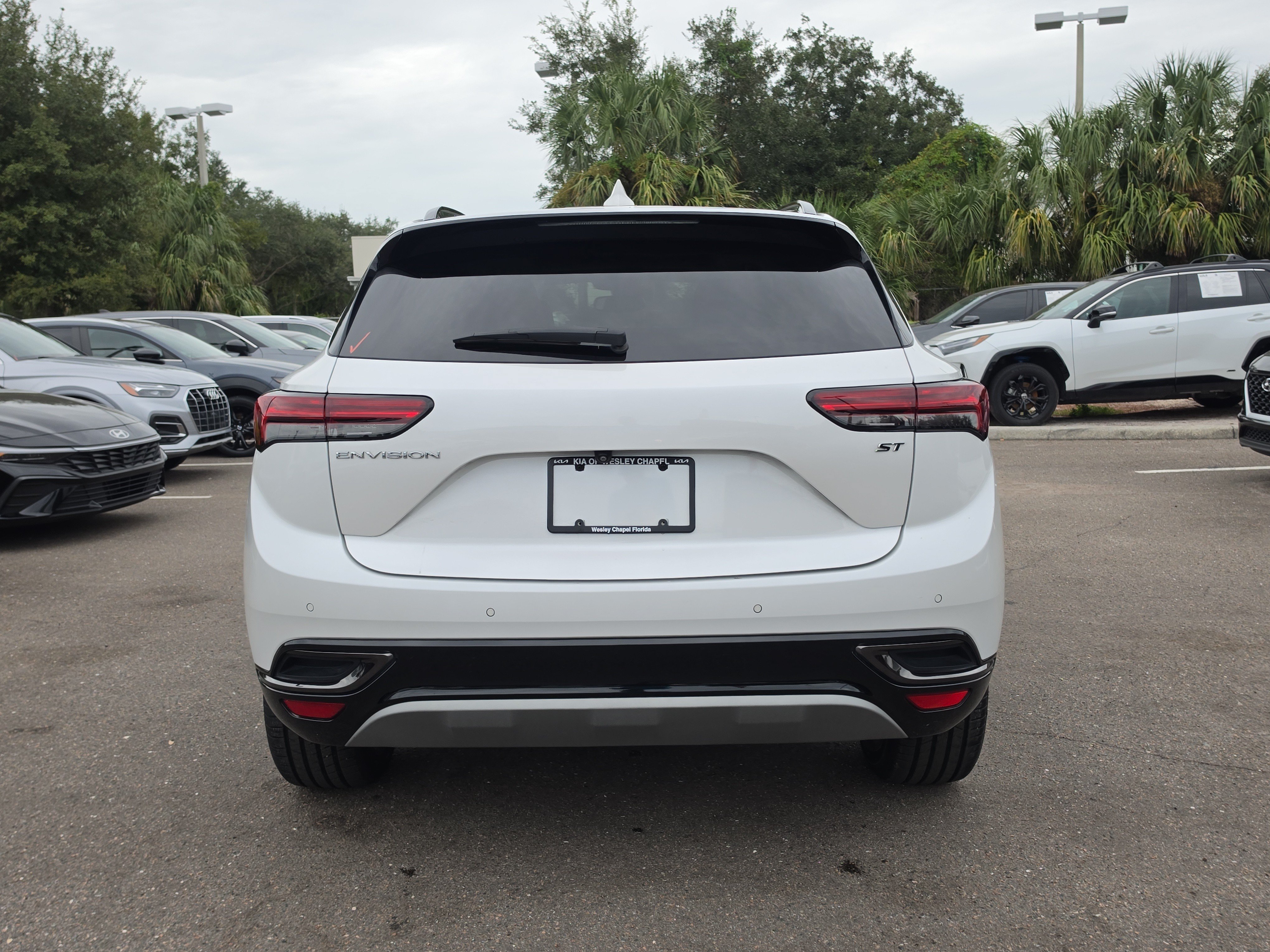 Used 2023 Buick Envision Essence w/ Sport Touring Package FWD image 7