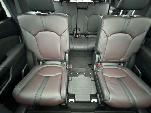 Used 2025 Honda Pilot Black Edition image 36