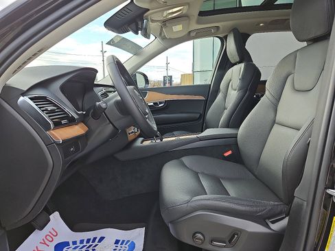 Certified 2025 Volvo XC90 B6 Plus w/ Protection Package Premier image 13