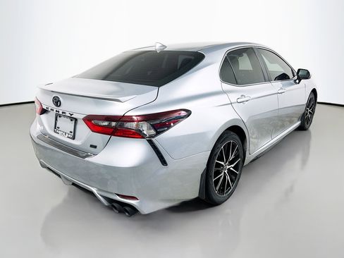 Used 2024 Toyota Camry SE image 4