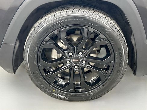 Used 2022 GMC Terrain SLT w/ LPO, 'HIT The Road' Package image 28