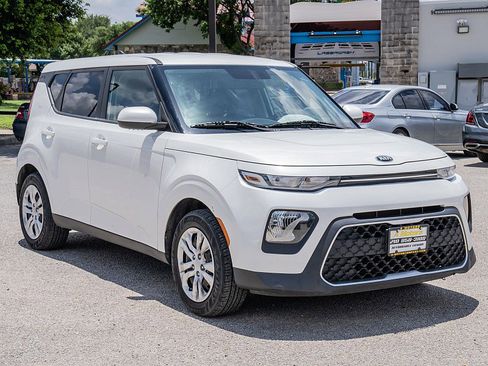 Used 2020 Kia Soul LX FWD image 3