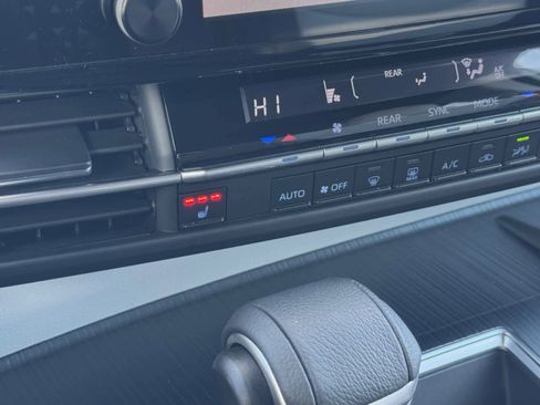 Certified 2021 Toyota Sienna XSE image 5