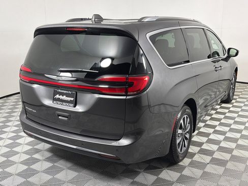 Used 2021 Chrysler Pacifica Touring-L image 5