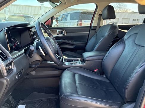 Used 2023 Kia Sorento EX image 11