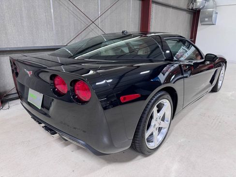 Used 2005 Chevrolet Corvette Coupe w/ Preferred Equipment Group RWD image 29