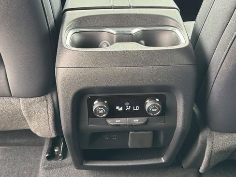 New 2026 Chevrolet Traverse LT image 24