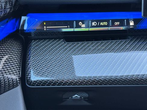 Used 2025 BMW M5 w/ Carbon Package image 31