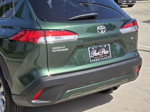 Used 2023 Toyota Corolla Cross LE w/ Moonroof Package FWD image 16