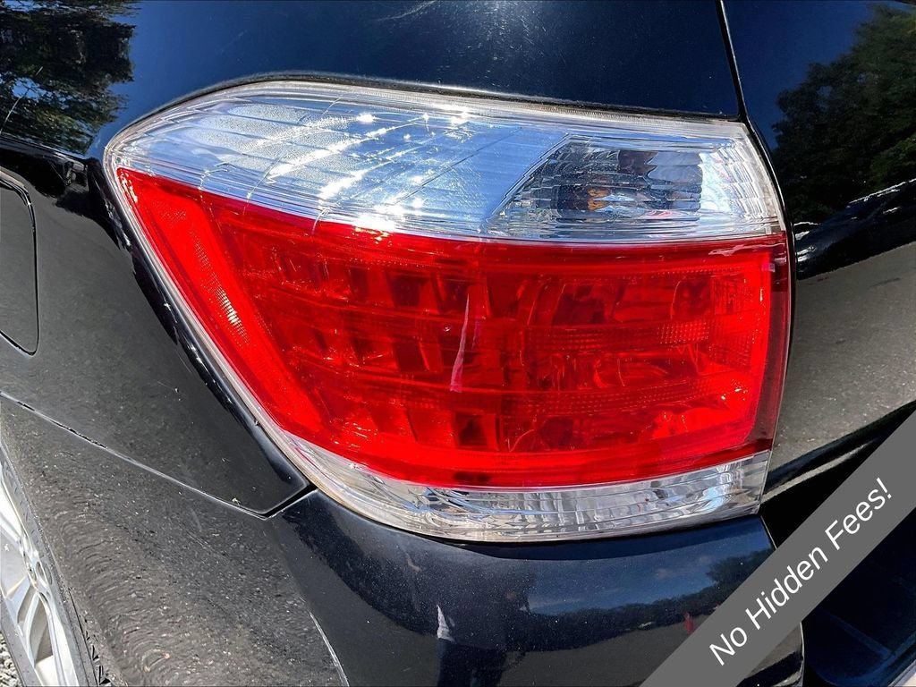 Used 2011 Toyota Highlander Limited w/ Tow Pkg AWD/4WD image 24