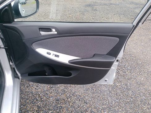 Used 2012 Hyundai Accent GS FWD image 29