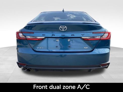 Used 2025 Toyota Camry SE image 3