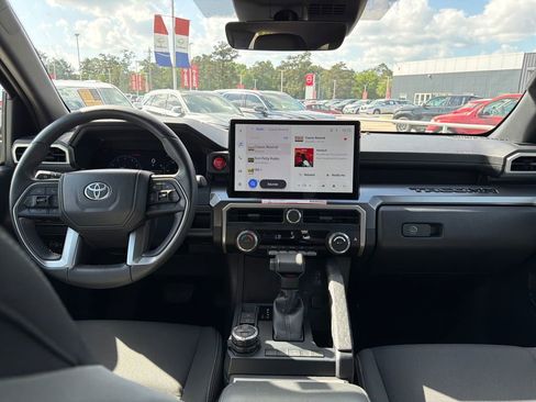 Used 2025 Toyota Tacoma TRD Off-Road AWD/4WD image 15
