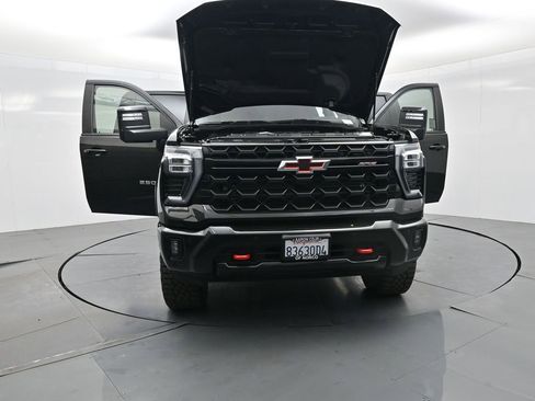 Used 2025 Chevrolet Silverado 2500 ZR2 w/ Technology Package image 37