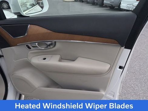 Used 2021 Volvo XC90 T6 Momentum image 5