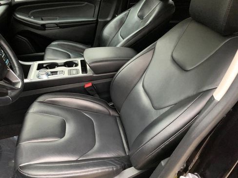 Used 2022 Ford Edge Titanium AWD/4WD image 18
