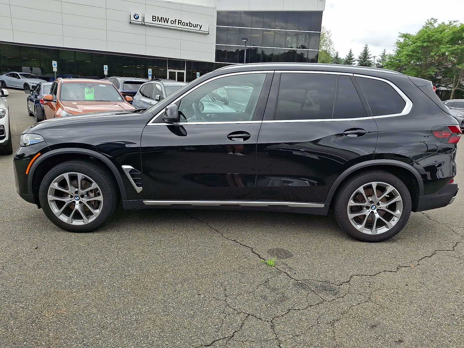 Used 2024 BMW X5 xDrive40i w/ Premium Package AWD/4WD image 4