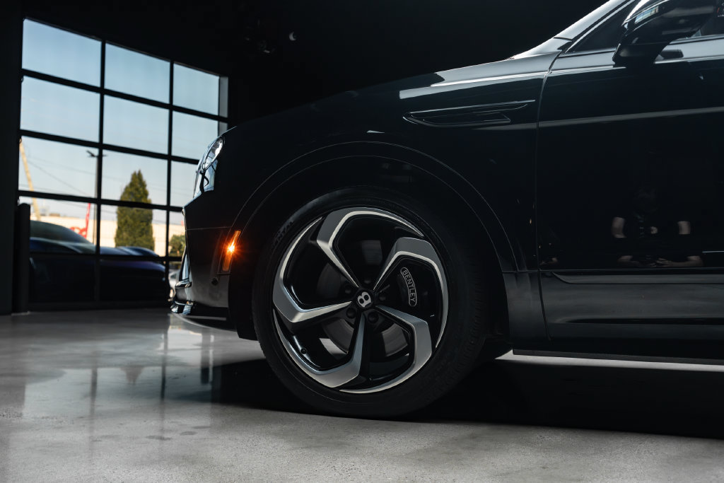 Used 2022 Bentley Bentayga AWD/4WD image 22