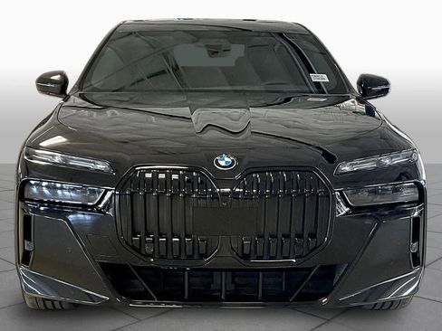 Used 2023 BMW i7 xDrive60 w/ Executive Package 2 image 3