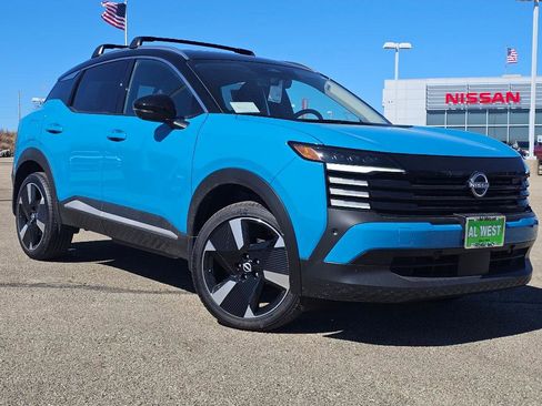 Used 2025 Nissan Kicks SR w/ Illumination Package image 1