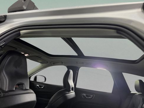 Used 2023 Volvo XC60 B6 Ultimate w/ Protection Package Premier image 14