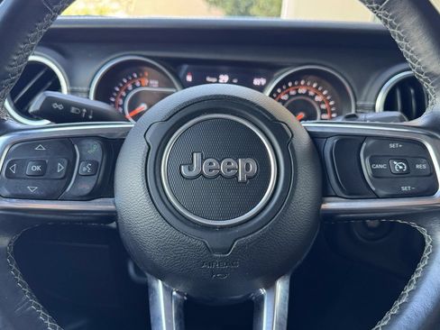 Used 2018 Jeep Wrangler Unlimited Sahara AWD/4WD image 22