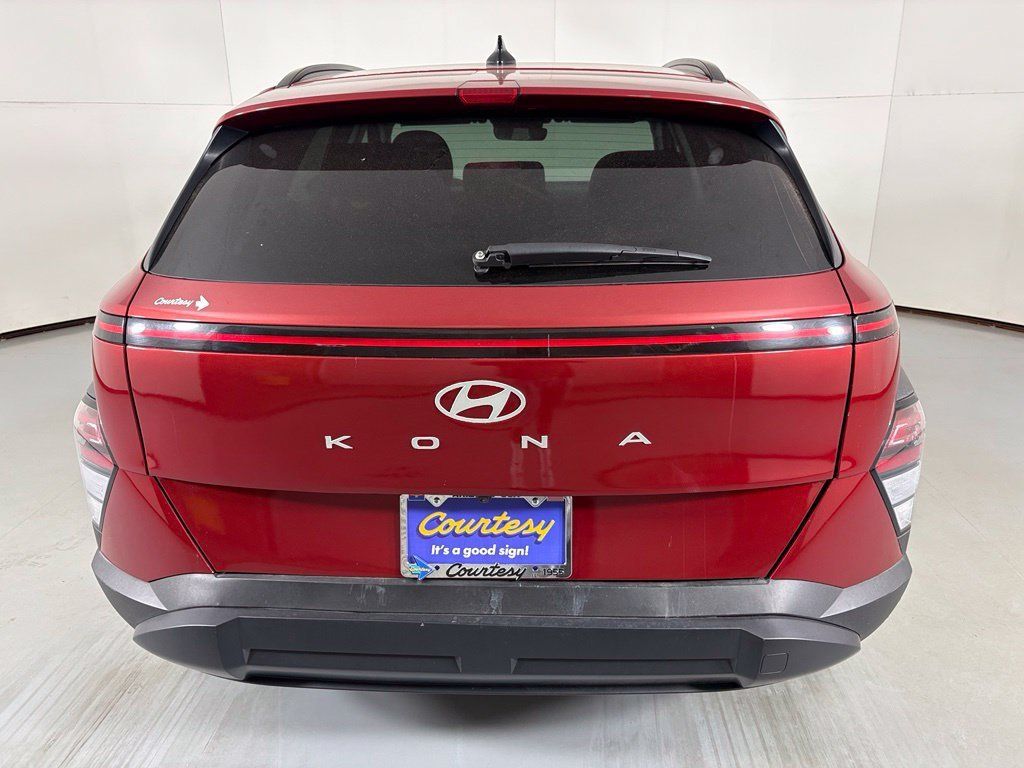 Used 2025 Hyundai Kona SEL FWD image 7