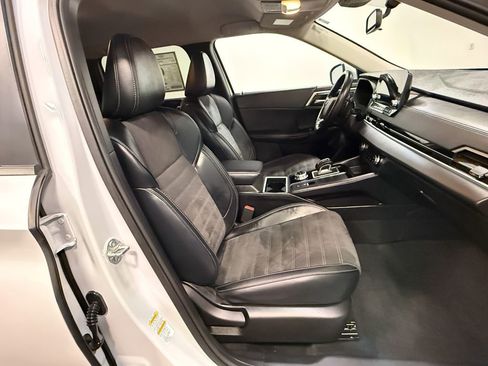Used 2024 Mitsubishi Outlander SE image 13