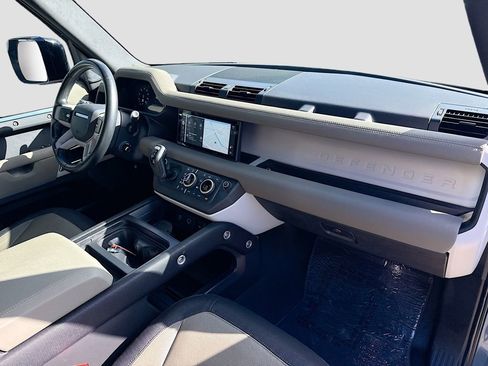 Used 2022 Land Rover Defender 110 X-Dynamic SE image 32