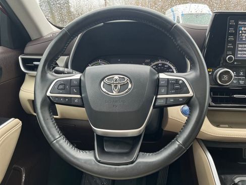 Used 2022 Toyota Highlander XLE image 17
