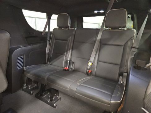 Used 2023 Chevrolet Suburban Premier image 5