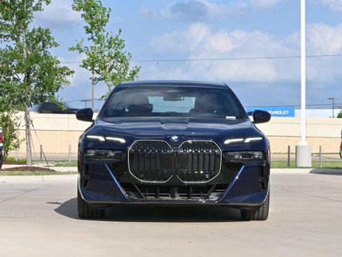 New 2026 BMW 740i image 2