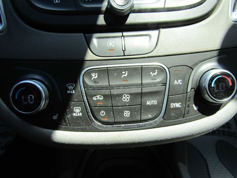 Used 2020 Chevrolet Malibu LT FWD image 19