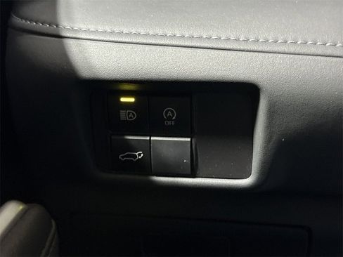 Used 2024 Toyota Highlander XLE image 17