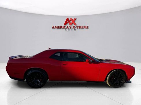 Used 2015 Dodge Challenger SRT image 6