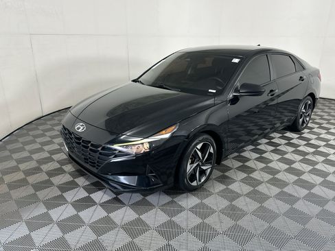 Used 2023 Hyundai Elantra SEL w/ Convenience Package FWD image 7